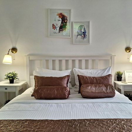 Genius Studio Belgrado Esterno foto